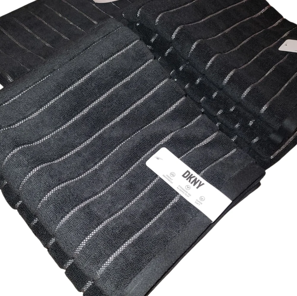 💕NWT DKNY Towel Set💕Set of 3💕